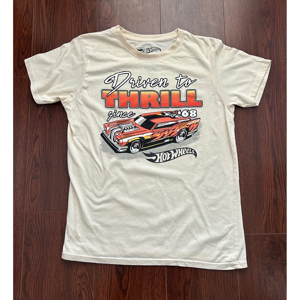 Hot Wheels Mens Driven to Thrill Graphic T-Shirt Cream Size M Muscle Car Racing